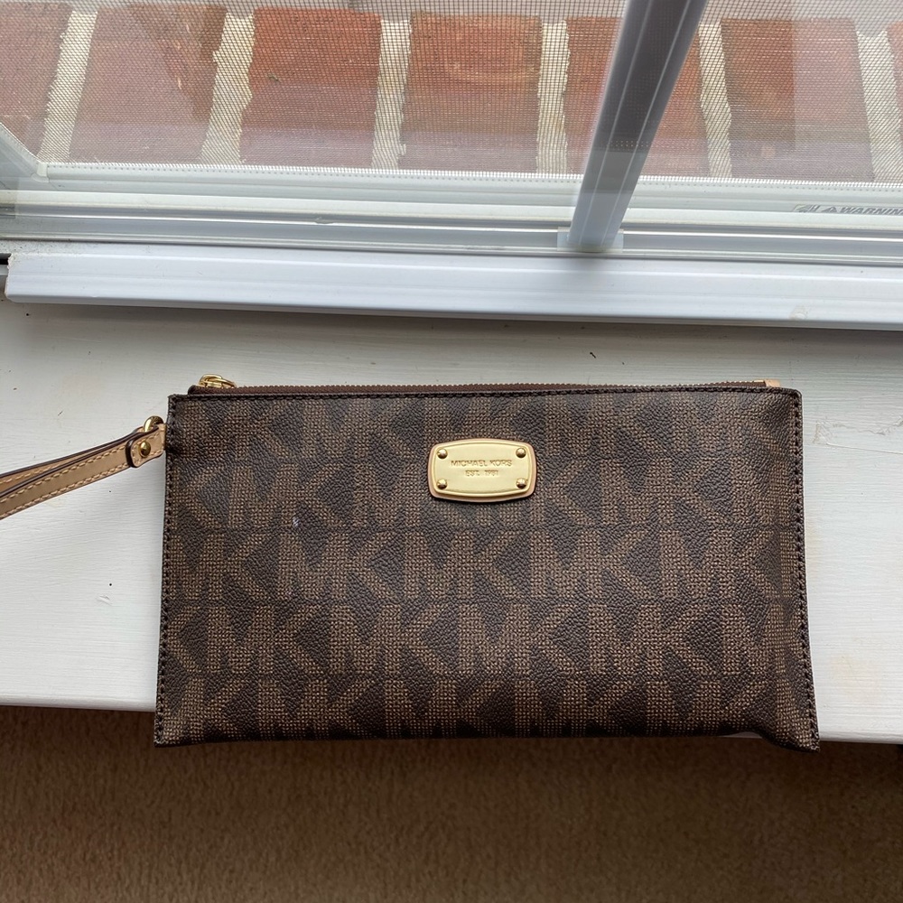 michael kors wristlet wallet
